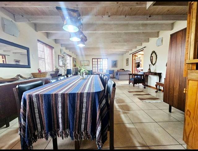 4 BEDROOM HOUSE FOR SALE IN VAKANSIEPLAAS